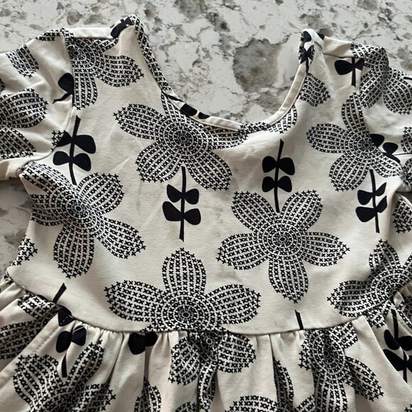 Hanna Andersson black and ecru floral skater dress size 6-7 - Picture 2 of 5